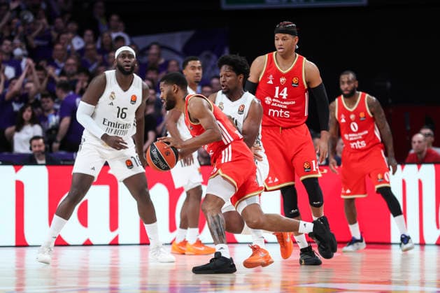 April 16, 2026, Madrid, Madrid, Spain: Usman Garuba of Real Madrid and Jared Butler of Crvena Zvezda in action during the Turkish Airlines EuroLeague Regular Season Round 38 match between Real Madrid and Crvena Zvezda Meridianbet Belgrade at Movistar Arena on April 16, 2026, in Madrid, Spain. Madrid Spain - ZUMAa181 20260416_zaa_a181_245 Copyright: xIrinaxR.xHipolitox