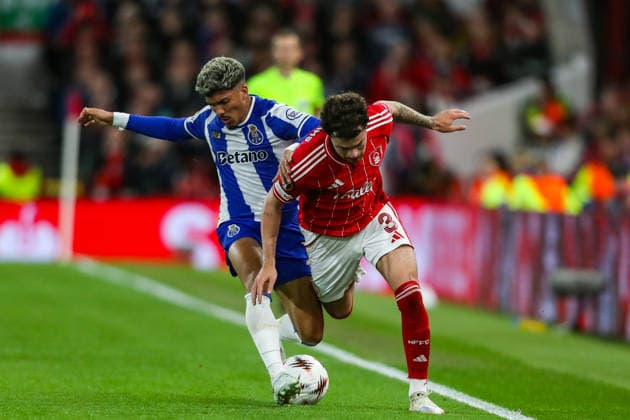 Nottingham Forest v FC Porto, UEFA Europa League William Gomes Of FC Porto battles with Neco Williams Of Nottingham Forest during the Nottingham Forest v FC Porto UEFA Europa League match at the City Ground, West Bridgford, England on 16 April 2026 Credit: Lee Keuneke Every Second Media Editorial use only. All images are copyright Every Second Media Limited. No images may be reproduced without prior permission. Copyright: xIMAGO EveryxSecondxMediax ESM-1913-0057 LeexKeunekex xEveryxSecondxMediax