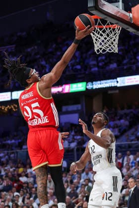 April 16, 2026, Madrid, Madrid, Spain: Chima Moneke of Crvena Zvezda and Theo Maledon of Real Madrid in action during the Turkish Airlines EuroLeague Regular Season Round 38 match between Real Madrid and Crvena Zvezda Meridianbet Belgrade at Movistar Arena on April 16, 2026, in Madrid, Spain. Real Madrid V Crvena Zvezda Meridianbet Belgrade - Turkish Airlines EuroLeague  - ZUMAa181 20260416_zaa_a181_306 Copyright: xIrinaxR.xHipolitox