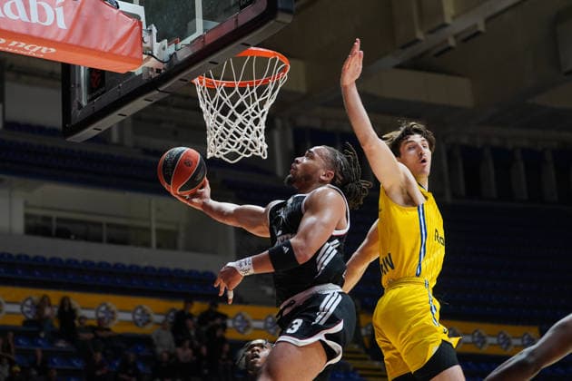 April 16, 2026, Belgrade, Central Serbia, Serbia: 2026416, Belgrade, Serbia - Maccabi Rapyd Tel Aviv and Virtus Bologna play a EuroLeague basketball game at the Aleksandar Nikolic Hall. CARSEN EDWARDS in action. Belgrade Serbia - ZUMAd223 20260416_zip_d223_018 Copyright: xMarkoxDimicx