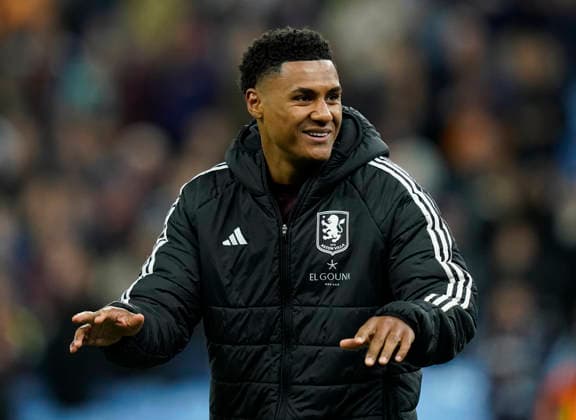 Birmingham, England, 16th April 2026. Ollie Watkins of Aston Villa celebrates the win with the crowd during the Aston Villa vs Bologna UEFA Europa League quarter final 2nd leg match at Villa Park, Birmingham. Picture credit should read: Andrew Yates Sportimage EDITORIAL USE ONLY. No use with unauthorised audio, video, data, fixture lists, club league logos or live services. Online in-match use limited to 120 images, no video emulation. No use in betting, games or single club league player publications. SPI_060_AY_Villa_Bologna SPI-4689-0060