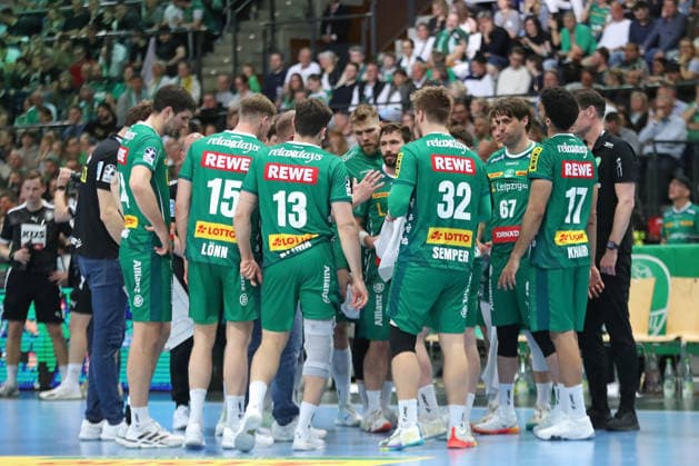 Handball DAIKIN HBL, SC DHfK Leipzig - VfL Gummersbach; 16.04.2026 Besprechung im DHfK-Teamkreis. Handball, DAIKIN HBL, 1. Bundesliga, Saison 2025 2026, 21. Spieltag (Nachholer): SC DHfK Leipzig vs. VfL Gummersbach am 16.04.2026 in der Quarterback Immobilien Arena Leipzig. Copyright: xBEAUTIFULxSPORTS JanxKaeferx