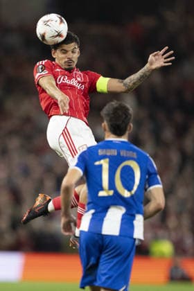 NOTTINGHAM, ENGLAND - APRIL 16: Morgan Gibbs-White of Nottingham Forest heads the ball during a UEFA Europa League match between Nottingham Forest and Porto at City Ground on April 16, 2026 in Nottingham, England. (Photo by Pedro Loureiro Sports Press Photo) Copyright: xPedroxLoureiro SportsxPressxPhotox Sportspressphoto_SPR131009