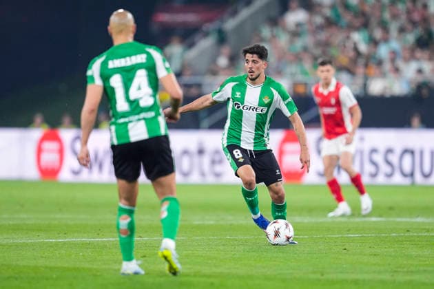 April 16, 2026, Sevilla, Sevilla, Spain: Pablo Fornals of Real Betis in action during the UEFA Europa League 2025 26 Quarter-Final Second Leg match between Real Betis and SC Braga at La Cartuja Stadium on April 16, 2026, in Sevilla, Spain. Real Betis V SC Braga - UEFA Europa League 2025 26 Quarter-Final Second Leg  - ZUMAa181 20260416_zaa_a181_275 Copyright: xJoaquoÂ­NxCorcherox