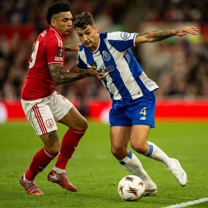 RECORD DATE NOT STATED 16th April 2026; The City Ground, Nottingham, England; UEFA Europa League Football, Nottingham Forest versus Porto; Igor Jesus of Nottingham Forest tussles with Jakub Kiwior of FC Porto for the ball GodfreyxPitt