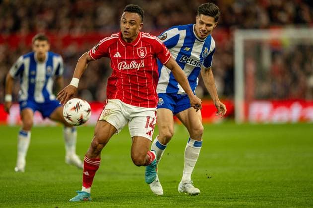RECORD DATE NOT STATED 16th April 2026; The City Ground, Nottingham, England; UEFA Europa League Football, Nottingham Forest versus Porto; Dan Ndoye of Nottingham Forest holds off Jakub Kiwior of FC Porto GodfreyxPitt