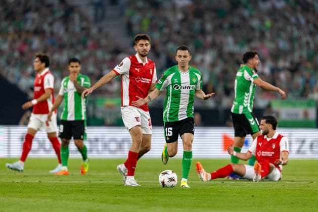 Alvaro Fidalgo (15) seen during UEFA Europa League quarterfinal game between teams of Real Betis Balompie and SC Braga (Maciej Rogowski Ball Raw Images) Sevilla Estadio La Cartuja Spain Copyright: xMaciejxRogowskix ROG_RBvBRA-123