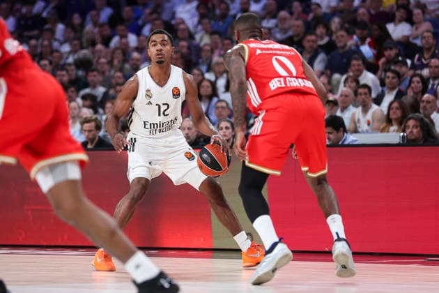 April 16, 2026, Madrid, Madrid, Spain: Theo Maledon of Real Madrid and Codi Miller-Mcintyre of Crvena Zvezda in action during the Turkish Airlines EuroLeague Regular Season Round 38 match between Real Madrid and Crvena Zvezda Meridianbet Belgrade at Movistar Arena on April 16, 2026, in Madrid, Spain. Madrid Spain - ZUMAa181 20260416_zaa_a181_238 Copyright: xIrinaxR.xHipolitox