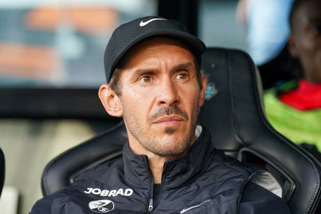 Spanien: Fussball UEFA Europa-League 2025 - 2026, Viertelfinale (Rückspiel) - Celta Vigo vs SC Freiburg - Balaidos (Vigo): Julian Schuster (SC Freiburg, Trainer) Portraitfoto, Portrait, Einzelaufnahme, Porträt Copyright: xJOERANxSTEINSIEKx