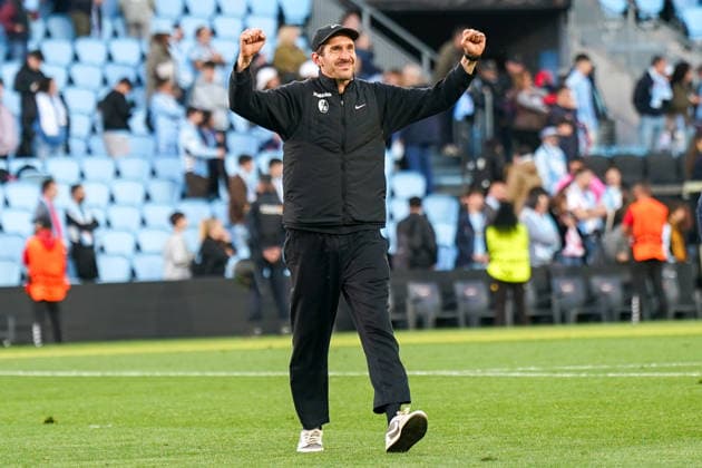 Spanien: Fussball UEFA Europa-League 2025 - 2026, Viertelfinale (Rückspiel) - Celta Vigo vs SC Freiburg - Balaidos (Vigo): Julian Schuster (SC Freiburg, Trainer) Freude, Emotionen, Jubel, Geste, Gestik, Emotion Copyright: xJOERANxSTEINSIEKx