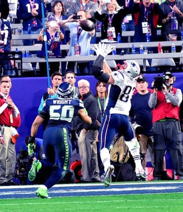 Feb. 1, 2015 - Glendale, Arizona, U.S - New England Patriots tight end, ROB GRONKOWSKI, catches a touchdown pass behind Seattle Seahawks linebacker KJ WRIGHT in the second quarter of Super Bowl XLIX. The Patriots went on to win 28-24. Copyright: xDickxDruckmanx