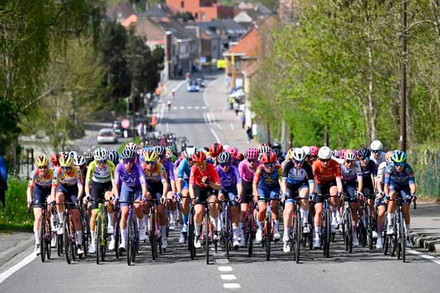Brabantse Pijl - Fleche Brabanconne Women 2026 Cycling Race OVERIJSE, BELGIUM - APRIL 17 : illustration picture peloton during the 11th edition of De Brabantse Pijl - La Fleche Brabanconne Women an UCI ProSeries 1.Pro one day cycling road race for Women Elite of 125 km with start in Lennik and finish in Overijse on April 17, 2026 in Overijse, Belgium, 17 04 2026 ( Motordriver Guy De Vuyst - Overijse Belgium  Copyright: xTomasxSiskx