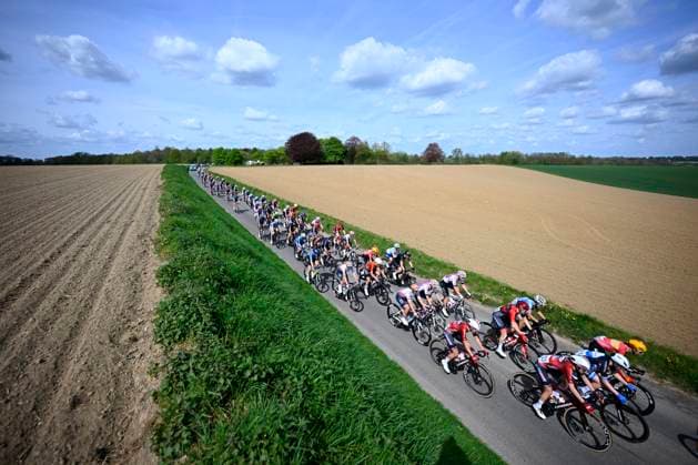Brabantse Pijl - Fleche Brabanconne Women 2026 Cycling Race OVERIJSE, BELGIUM - APRIL 17 : illustration picture peloton during the 11th edition of De Brabantse Pijl - La Fleche Brabanconne Women an UCI ProSeries 1.Pro one day cycling road race for Women Elite of 125 km with start in Lennik and finish in Overijse on April 17, 2026 in Overijse, Belgium, 17 04 2026 ( Motordriver Guy De Vuyst - Overijse Belgium  Copyright: xTomasxSiskx