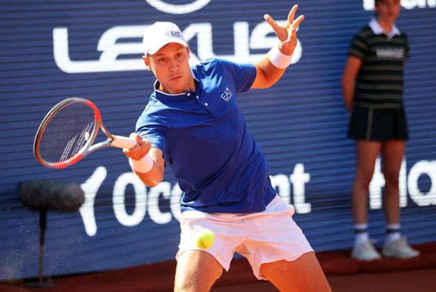 Barcelona Open Banc Sabadell 2026 Hamad Medjedovic competes against Nuno Borges during the quarter-finals (Day Seven) of the Barcelona Open Banc Sabadell 73rd Conde de Godo Trophy at Real Club de Tenis Barcelona 1899 in Barcelona, Spain, on April 17, 2026. Barcelona Spain  Copyright: xUrbanandsportx originalFilename:urbanandsport-medjedov260417_npRh7.jpg