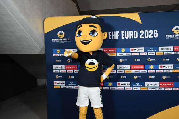 KATOWICE 16.04.2026 LOSOWANIE FAZY GRUPOWEJ EHF EURO 2026 KOBIET --- WOMEN S EHF EURO 2026 GROUP STAGE DRAW MASKOTKA FOT. KRZYSZTOF HELIOS 400MM NEWSPIX.PL --- newspix.pl POLAND OUT! 