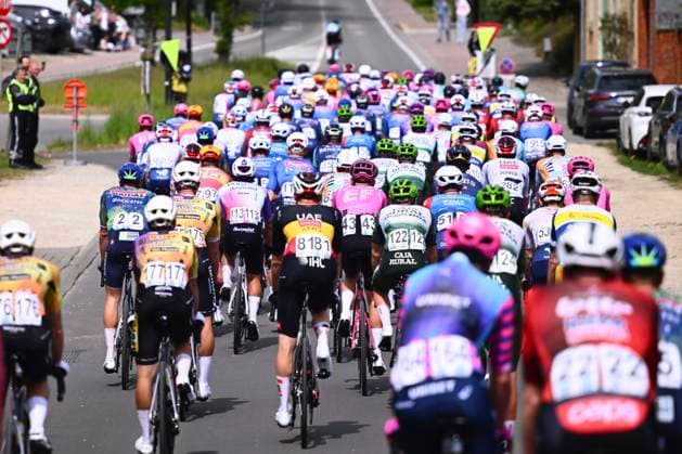 Brabantse Pijl - Fleche Brabanconne 2026 Cycling Race OVERIJSE, BELGIUM - APRIL 17 : illustration picture peloton during the 66th edition of De Brabantse Pijl - La Fleche Brabanconne an UCI ProSeries 1.Pro one day cycling road race for Men Elite of 162 km with start in Beersel and finish in Overijse on April 17, 2026 in Overijse, Belgium, 17 04 2026 ( Motordriver Kenny Verfaillie - Overijse Belgium  Copyright: xGvgx