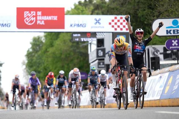 Brabantse Pijl - Fleche Brabanconne Women 2026 Cycling Race OVERIJSE, BELGIUM - APRIL 17 : Gery Celia (FRA) of FDJ United - SUEZ wins, second place for Bredewold Mischa (NED) of Team SD Worx - Protime during the 11th edition of De Brabantse Pijl - La Flèche Brabanconne Women an UCI ProSeries 1.Pro one day cycling road race for Women Elite of 125 km with start in Lennik and finish in Overijse on April 17, 2026 in Overijse, Belgium, 17 04 2026 ( Motordriver Guy De Vuyst - Overijse Belgium  Copyright: xJanxDexMeuleneirx