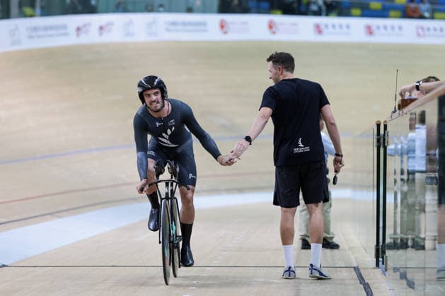 UCI Track World Cup: Hong Kong Picture by Alex Whitehead SWpix.com - 17 04 2026 - Cycling - UCI Track World Cup: Hong Kong - Hong Kong Velodrome, Tseung Kwan O, Hong Kong, China - Men™s Team Pursuit - For Gold - Daniel Morton (New Zealand), Nicholas Kergozou De La Boessiere (New Zealand), George Jackson (New Zealand), Marshall Erwood (New Zealand) Win the Gold Medal Hong Kong Hong Kong Velodrome Hong Kong SAR, CHINA Copyright: x xSWpix.comx(t axPhotographyxHubxLtd)xAlexxWhitehead SWpix.comx SWP-3030-12707