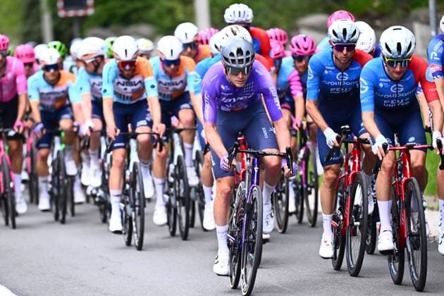 Brabantse Pijl - Fleche Brabanconne 2026 Cycling Race OVERIJSE, BELGIUM - APRIL 17 : rider of team Team Jayco AlUla during the 66th edition of De Brabantse Pijl - La Fleche Brabanconne an UCI ProSeries 1.Pro one day cycling road race for Men Elite of 162 km with start in Beersel and finish in Overijse on April 17, 2026 in Overijse, Belgium, 17 04 2026 ( Motordriver Kenny Verfaillie - Overijse Belgium  Copyright: xGvgx