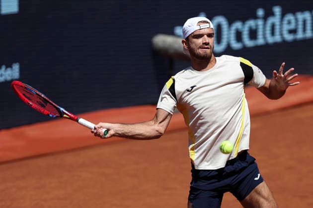 April 17, 2026, Barcelona, Barcelona, Spain: Tomas Machac of Czech Republic in action against Andrey Rublev of Russia during the Quarter-finals tennis match of the Barcelona Open Banc Sabadell - Conde Godo 2026 Day 7 at Real Club de Tenis Barcelona on April 17, 2026 in Barcelona, Spain. Barcelona Open Banc Sabadell - Conde Godo 2026 Day 7  - ZUMAa181 20260417_zaa_a181_110 Copyright: xJavierxBorregox
