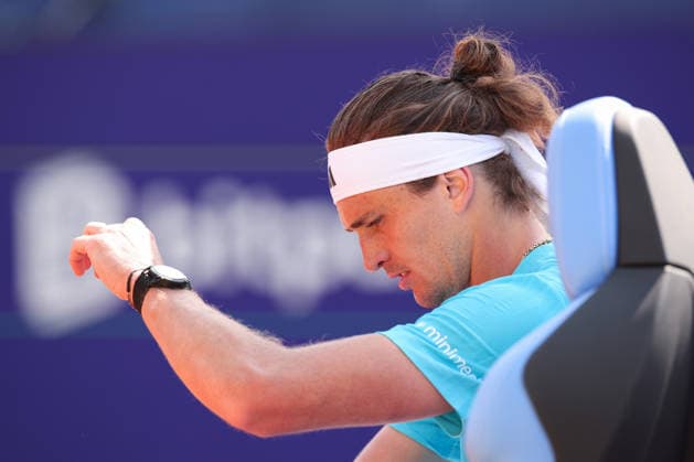 Alexander Zverev (GER) sitzt auf der Bank waehrend der Spielpause Tennis - BMW Open 2026 - ATP, Tennis Herren 500 - MTTC Iphitos - Muenchen - Bayern - Deutschland - 17 April 2026. Copyright: xJuergenxHasenkopfx