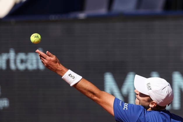 April 17, 2026, Barcelona, Barcelona, Spain: Hamad Medjedovic of Serbia in action against Nuno Borges of Portugal during the Quarter-finals tennis match of the Barcelona Open Banc Sabadell - Conde Godo 2026 Day 7 at Real Club de Tenis Barcelona on April 17, 2026 in Barcelona, Spain. Barcelona Spain - ZUMAa181 20260417_zaa_a181_046 Copyright: xJavierxBorregox