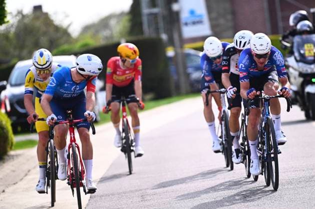 Brabantse Pijl - Fleche Brabanconne 2026 Cycling Race OVERIJSE, BELGIUM - APRIL 17 : Gregoire Romain (FRA) of Groupama - FDJ United, Debruyne Ramses (BEL) of Alpecin-Premier Tech during the 66th edition of De Brabantse Pijl - La Fleche Brabanconne an UCI ProSeries 1.Pro one day cycling road race for Men Elite of 162 km with start in Beersel and finish in Overijse on April 17, 2026 in Overijse, Belgium, 17 04 2026 ( Motordriver Kenny Verfaillie - Overijse Belgium  Copyright: xGvgx