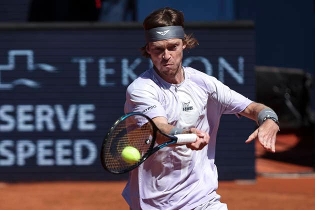 April 17, 2026, Barcelona, Barcelona, Spain: Andrey Rublev of Russia in action against Tomas Machac of Czech Republic during the Quarter-finals tennis match of the Barcelona Open Banc Sabadell - Conde Godo 2026 Day 7 at Real Club de Tenis Barcelona on April 17, 2026 in Barcelona, Spain. Barcelona Open Banc Sabadell - Conde Godo 2026 Day 7  - ZUMAa181 20260417_zaa_a181_029 Copyright: xJavierxBorregox