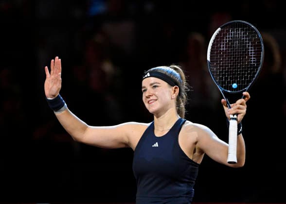 Karolina Muchova (CZE) Jubel Freude Emotion nach Gewinn des Matches Gestik Geste bedankt sich bei Zuschauern Tennis Damen Porsche-Cup Porsche Tennis Grand Prix GP Stuttgart 2026 Porsche Arena 11-19.04.2026 DFL REGULATIONS PROHIBIT ANY USE OF PHOTOGRAPHS AS IMAGE SEQUENCES AND OR QUASI-VIDEO Tennis Damen Porsche-Cup Porsche Tennis Grand Prix GP Stuttgart 2026