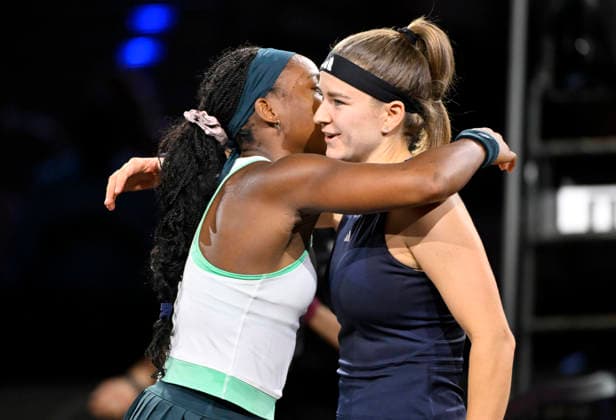 Karolina Muchova (CZE) Jubel Freude Emotion Coco Gauff (USA) gratuliert Tennis Damen Porsche-Cup Porsche Tennis Grand Prix GP Stuttgart 2026 Porsche Arena 11-19.04.2026 DFL REGULATIONS PROHIBIT ANY USE OF PHOTOGRAPHS AS IMAGE SEQUENCES AND OR QUASI-VIDEO Tennis Damen Porsche-Cup Porsche Tennis Grand Prix GP Stuttgart 2026