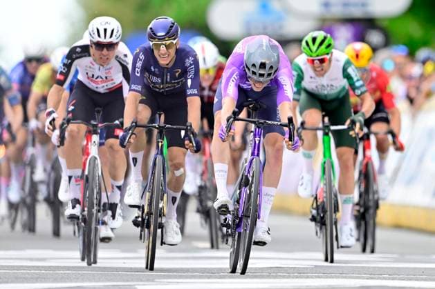 Brabantse Pijl - Fleche Brabanconne 2026 Cycling Race OVERIJSE, BELGIUM - APRIL 17 : Foldager Anders (DEN) of Team Jayco AlUla wins the sprint, second place for Hermans Quinten (BEL) of Pinarello Q36.5 Pro Cycling Team, third place for Cosnefroy Benoit (FRA) of UAE Team Emirates - XRG during the 66th edition of De Brabantse Pijl - La Fleche Brabanconne an UCI ProSeries 1.Pro one day cycling road race for Men Elite of 162 km with start in Beersel and finish in Overijse on April 17, 2026 in Overijse, Belgium, 17 04 2026 ( Motordriver Kenny Verfaillie - Overijse Belgium  Copyright: xJanxDexMeuleneirx