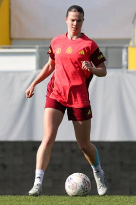 17.04.2026, xgrfx, Fussball DFB-Medientermine, Deutsche Frauennationalmannschaft Training v.l. Sarah Mattner-Trembleau (Deutsche Frauennationalmannschaft) (DFL DFB REGULATIONS PROHIBIT ANY USE OF PHOTOGRAPHS as IMAGE SEQUENCES and or QUASI-VIDEO) Ried