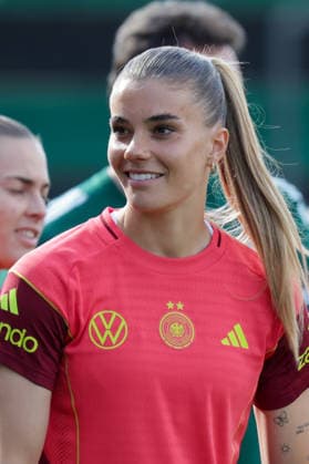 17.04.2026, xgrfx, Fussball DFB-Medientermine, Deutsche Frauennationalmannschaft Training v.l. Selina Cerci (Deutsche Frauennationalmannschaft) (DFL DFB REGULATIONS PROHIBIT ANY USE OF PHOTOGRAPHS as IMAGE SEQUENCES and or QUASI-VIDEO) Ried