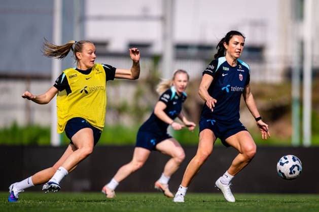 260417 Frida Maanum and Ingrid Syrstad Engen of the Norwegian women™s national football team during a training session on April 17, 2026 in Ptuj. Photo: Marius Simensen BILDBYRAN Cop 238 bbeng dam fifa women s world cup qualifier football fotball fotboll norge norway practice soccer training trening träning Copyright: MARIUSxSIMENSEN BB260417BB204