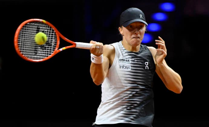 Iga Swiatek (POL) Aktion Tennis Damen Porsche-Cup Porsche Tennis Grand Prix GP Stuttgart 2026 Porsche Arena 11-19.04.2026 DFL REGULATIONS PROHIBIT ANY USE OF PHOTOGRAPHS AS IMAGE SEQUENCES AND OR QUASI-VIDEO Tennis Damen Porsche-Cup Porsche Tennis Grand Prix GP Stuttgart 2026