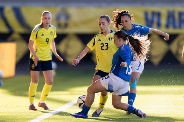 260417 Augusta Priks of Sweden and Giulia Galli of Italy during the UEFA Women s Under-19 EURO Qualifier, EM, Europameisterschaft football match between Sweden and Italy on April 17, 2026 in Boras. Photo: Jörgen Jarnberger BILDBYRAN COP 112 JJ0567 fotboll football soccer fotball f19 landslag national team, Nationalteam kval qualifying round qualification sverige italy sweden dam bbeng under-19 womensverige sweden Copyright: JÖRGENxJARNBERGER BB260417JJ014