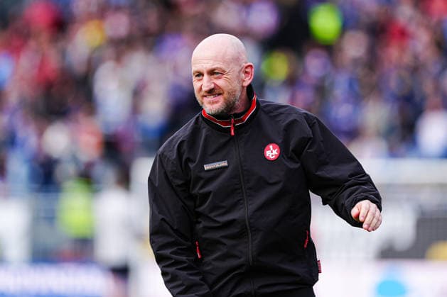 Torsten Lieberknecht (1. FC Kaiserslautern, Trainer) GER, Holstein Kiel vs. 1. FC Kaiserslautern, Fussball, 2. Bundesliga, Spieltag 30, Saison 2025 2026, 17.04.2026 DFL REGULATIONS PROHIBIT ANY USE OF PHOTOGRAPHS AS IMAGE SEQUENCES AND OR QUASI-VIDEO GER, Holstein Kiel vs. 1. FC Kaiserslautern, Fussball, 2. Bundesliga, Spieltag 30, Saison 2025 2026, 17.04.2026 Kiel