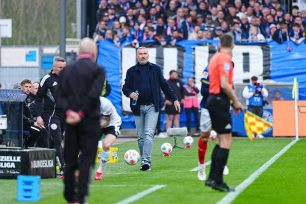 Tim Walter (Holstein Kiel, Trainer) GER, Holstein Kiel vs. 1. FC Kaiserslautern, Fussball, 2. Bundesliga, Spieltag 30, Saison 2025 2026, 17.04.2026 DFL REGULATIONS PROHIBIT ANY USE OF PHOTOGRAPHS AS IMAGE SEQUENCES AND OR QUASI-VIDEO GER, Holstein Kiel vs. 1. FC Kaiserslautern, Fussball, 2. Bundesliga, Spieltag 30, Saison 2025 2026, 17.04.2026 Kiel