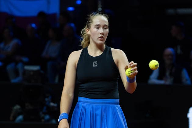 Mirra Andreeva (RUS) im Bild am Ball, Aktion, GER, Mirra Andreeva vs. Iga Swiatek, Tennis, ATP, Tennis Herren Turnier, WTA, Tennis Damen 500, Porsche Tennis Grand-Prix, Viertelfinale, 15.04.2026, GER, Mirra Andreeva vs. Iga Swiatek, Tennis, ATP-Turnier, WTA 500, Porsche Tennis Grand-Prix, Viertelfinale, 15.04.2026, Stuttgart Copyright: xEibner-Pressefoto EdwardxCheungx EP_ECG