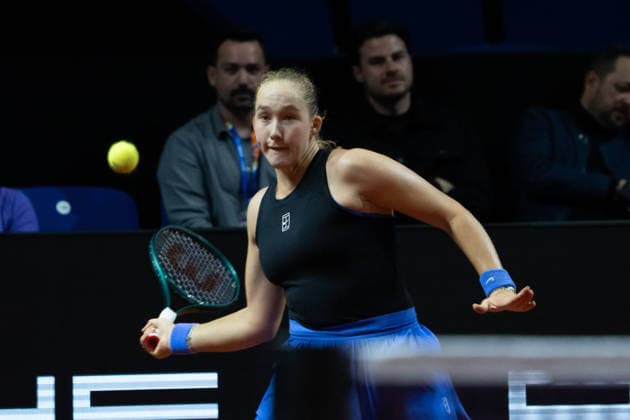 Mirra Andreeva (RUS) im Bild am Ball, Aktion, GER, Mirra Andreeva vs. Iga Swiatek, Tennis, ATP, Tennis Herren Turnier, WTA, Tennis Damen 500, Porsche Tennis Grand-Prix, Viertelfinale, 15.04.2026, GER, Mirra Andreeva vs. Iga Swiatek, Tennis, ATP-Turnier, WTA 500, Porsche Tennis Grand-Prix, Viertelfinale, 15.04.2026, Stuttgart Copyright: xEibner-Pressefoto EdwardxCheungx EP_ECG
