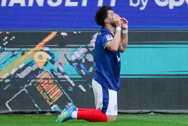 Umut Tohumcu (Holstein Kiel) bejubelt seinen Treffer zum 1:0, 2. Bundesliga, Holstein Kiel v 1. FC Kaiserslautern, Holstein-Stadion am 17. April 2026 in Kiel, Deutschland. (Foto von Marco Steinbrenner DeFodi Images) Umut Tohumcu (Holstein Kiel) celebrates after scoring his teams first goal, 2. Bundesliga, Holstein Kiel v 1. FC Kaiserslautern, Holstein-Stadion, April 17, 2026 in Kiel, Germany. (Photo by Marco Steinbrenner DeFodi Images) -