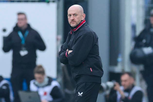 Trainer Torsten Lieberknecht (1. FC Kaiserslautern) schaut enttaeuscht, 2. Bundesliga, Holstein Kiel v 1. FC Kaiserslautern, Holstein-Stadion am 17. April 2026 in Kiel, Deutschland. (Foto von Marco Steinbrenner DeFodi Images) Trainer Torsten Lieberknecht (1. FC Kaiserslautern) looks dejected, 2. Bundesliga, Holstein Kiel v 1. FC Kaiserslautern, Holstein-Stadion, April 17, 2026 in Kiel, Germany. (Photo by Marco Steinbrenner DeFodi Images) -