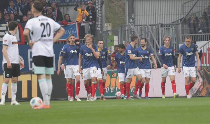 Torjubel 1-0 Umut Tohumcu (Holstein Kiel) Fussball, Herren, Saison 2025 2026, 2.BL, Holstein Stadion, Holstein Kiel gegen 1.FC Kaiserslautern DFL REGULATIONS PROHIBIT ANY USE OF PHOTOGRAPHS AS IMAGE SEQUENCES AND OR QUASI-VIDEO.