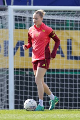 17.04.2026, xgrfx, Fussball DFB-Medientermine, Deutsche Frauennationalmannschaft Training v.l. Laura Freigang (Deutsche Frauennationalmannschaft) (DFL DFB REGULATIONS PROHIBIT ANY USE OF PHOTOGRAPHS as IMAGE SEQUENCES and or QUASI-VIDEO) Ried
