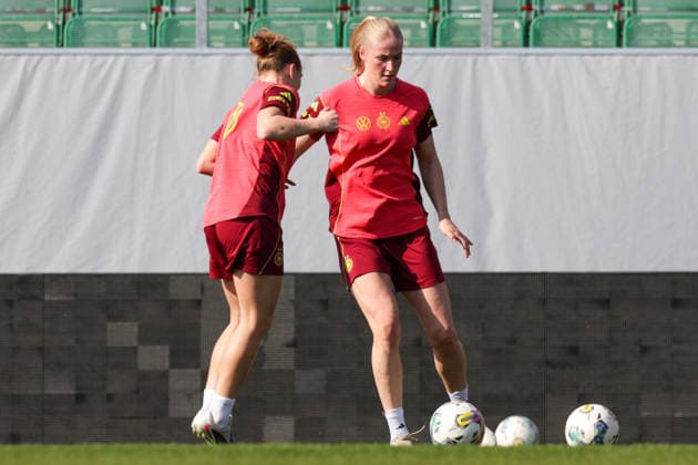 17.04.2026, xgrfx, Fussball DFB-Medientermine, Deutsche Frauennationalmannschaft Training v.l. Camilla Küver (Deutsche Frauennationalmannschaft) (DFL DFB REGULATIONS PROHIBIT ANY USE OF PHOTOGRAPHS as IMAGE SEQUENCES and or QUASI-VIDEO) Ried