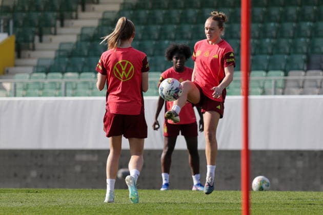 17.04.2026, xgrfx, Fussball DFB-Medientermine, Deutsche Frauennationalmannschaft Training v.l. Lisanne Gräwe (Deutsche Frauennationalmannschaft) (DFL DFB REGULATIONS PROHIBIT ANY USE OF PHOTOGRAPHS as IMAGE SEQUENCES and or QUASI-VIDEO) Ried