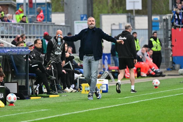 17.04.2026, Fußball, Herren, 2.BL (Bundesliga), Saison 2025 2026, Holstein Kiel - 1. FC Kaiserslautern, 30. Spieltag Trainer Tim Walter (Kiel) Kiel, Holstein-Stadion Holstein-Stadion Schleswig-Holstein Deutschland