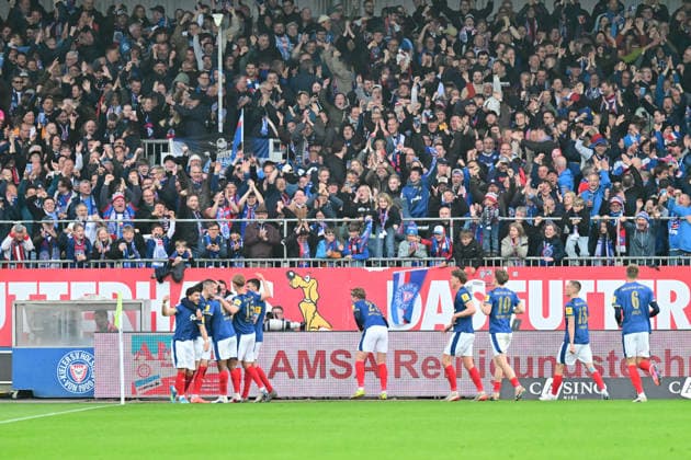17.04.2026, Fußball, Herren, 2.BL (Bundesliga), Saison 2025 2026, Holstein Kiel - 1. FC Kaiserslautern, 30. Spieltag Torjubel Holstein Kiel Kiel, Holstein-Stadion Holstein-Stadion Schleswig-Holstein Deutschland