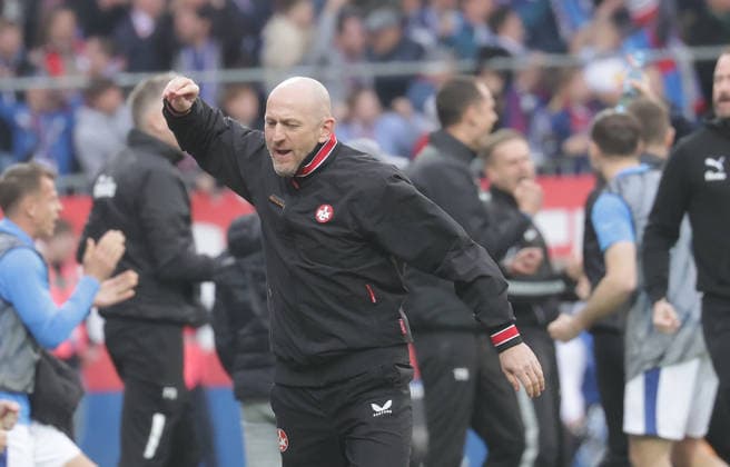 Cheftrainer Torsten Lieberknecht (1. FC Kaiserslautern) wuetend Fussball, Herren, Saison 2025 2026, 2.BL, Holstein Stadion, Holstein Kiel gegen 1.FC Kaiserslautern DFL REGULATIONS PROHIBIT ANY USE OF PHOTOGRAPHS AS IMAGE SEQUENCES AND OR QUASI-VIDEO.