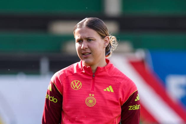 17.04.2026, xgrfx, Fussball DFB-Medientermine, Deutsche Frauennationalmannschaft Training v.l. Larissa Mühlhaus (Deutsche Frauennationalmannschaft) (DFL DFB REGULATIONS PROHIBIT ANY USE OF PHOTOGRAPHS as IMAGE SEQUENCES and or QUASI-VIDEO) Ried